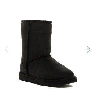 Brand New Black Classic Short II UGG Boots Size 7